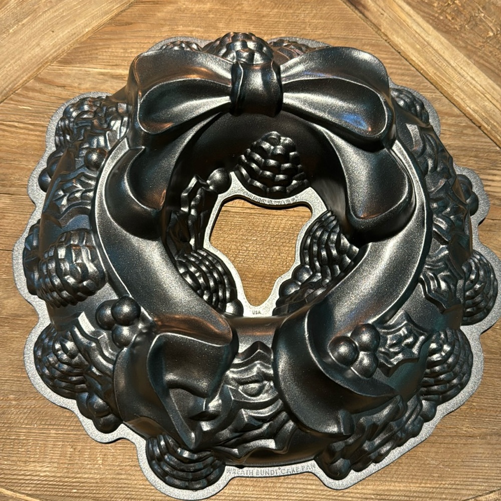 Nordic Ware Wreath Bundt Cake Pan
